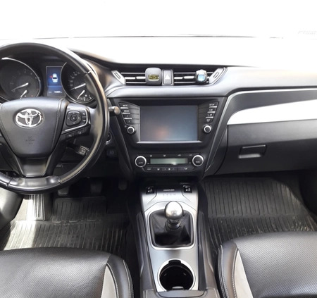 Toyota Avensis cena 63900 przebieg: 141000, rok produkcji 2015 z Trzebinia małe 254